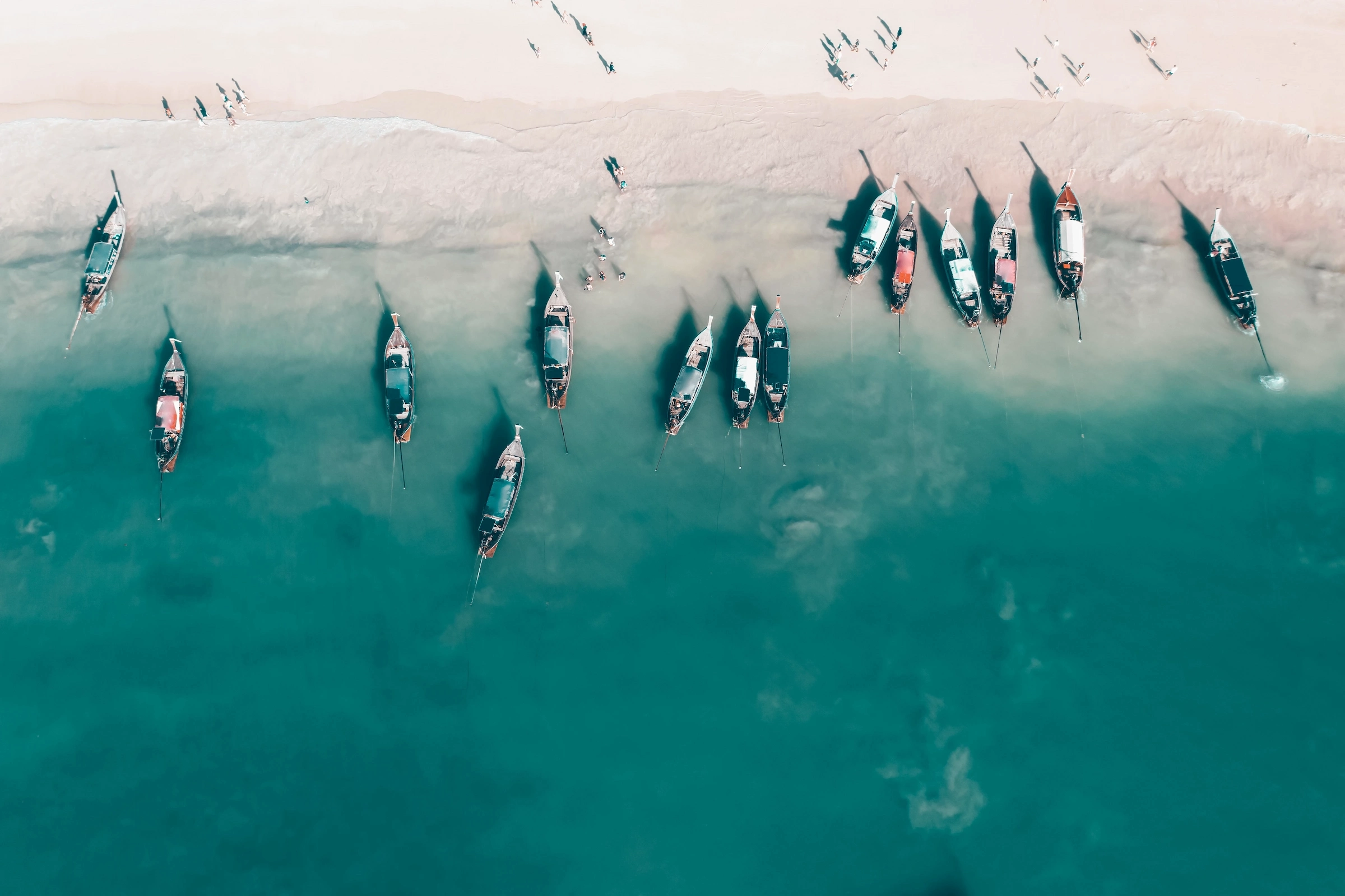 Aerial view of Mozambique beach with turquoise water and traditional fishing boats — luxury Mozambique Indian Ocean travel with Eventra Bespoke