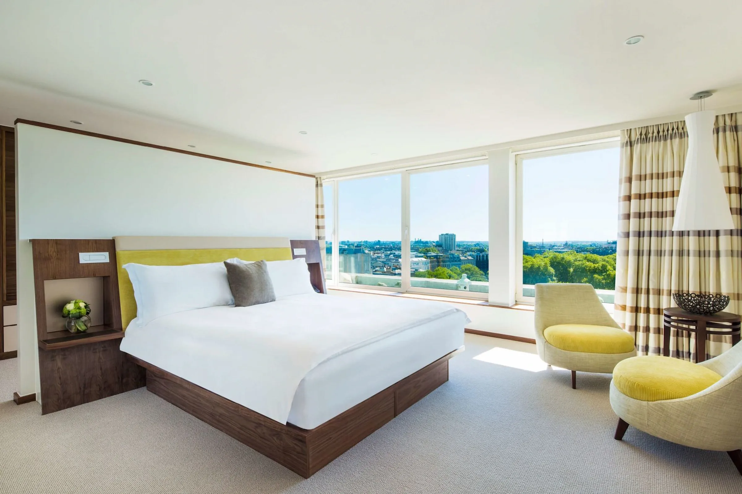 Suite room interior at COMO Metropolitan London, Mayfair